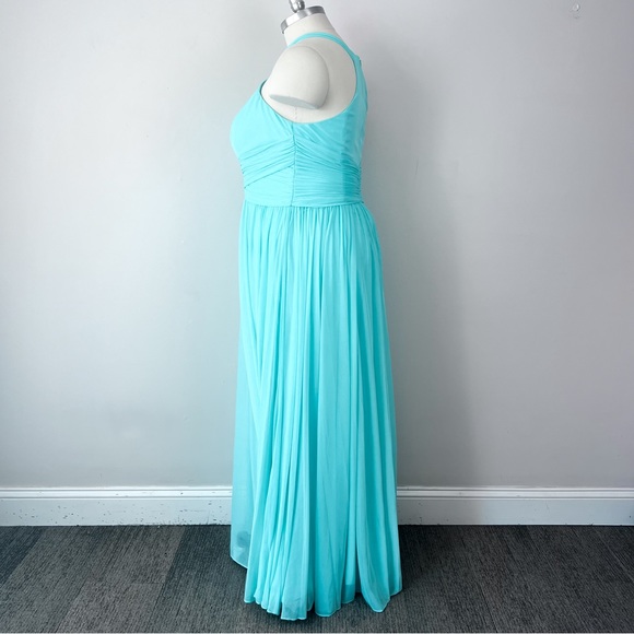 David’s Bridal • Halter Ruched Waist Dress • 20 - Picture 4 of 9